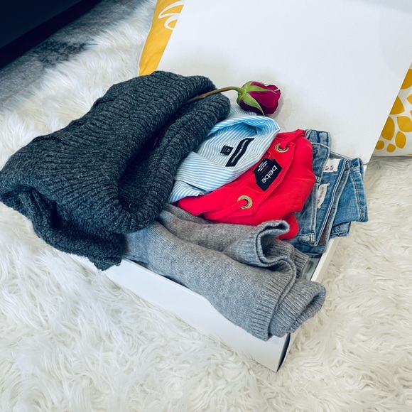 1 FULL BOX OF MINIMUM 5 CLOTHES PIECES - Picture 2 of 8